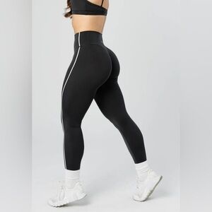 Paragon Reluna Contrast-Piping Sculptseam Plus Legging - Size Large